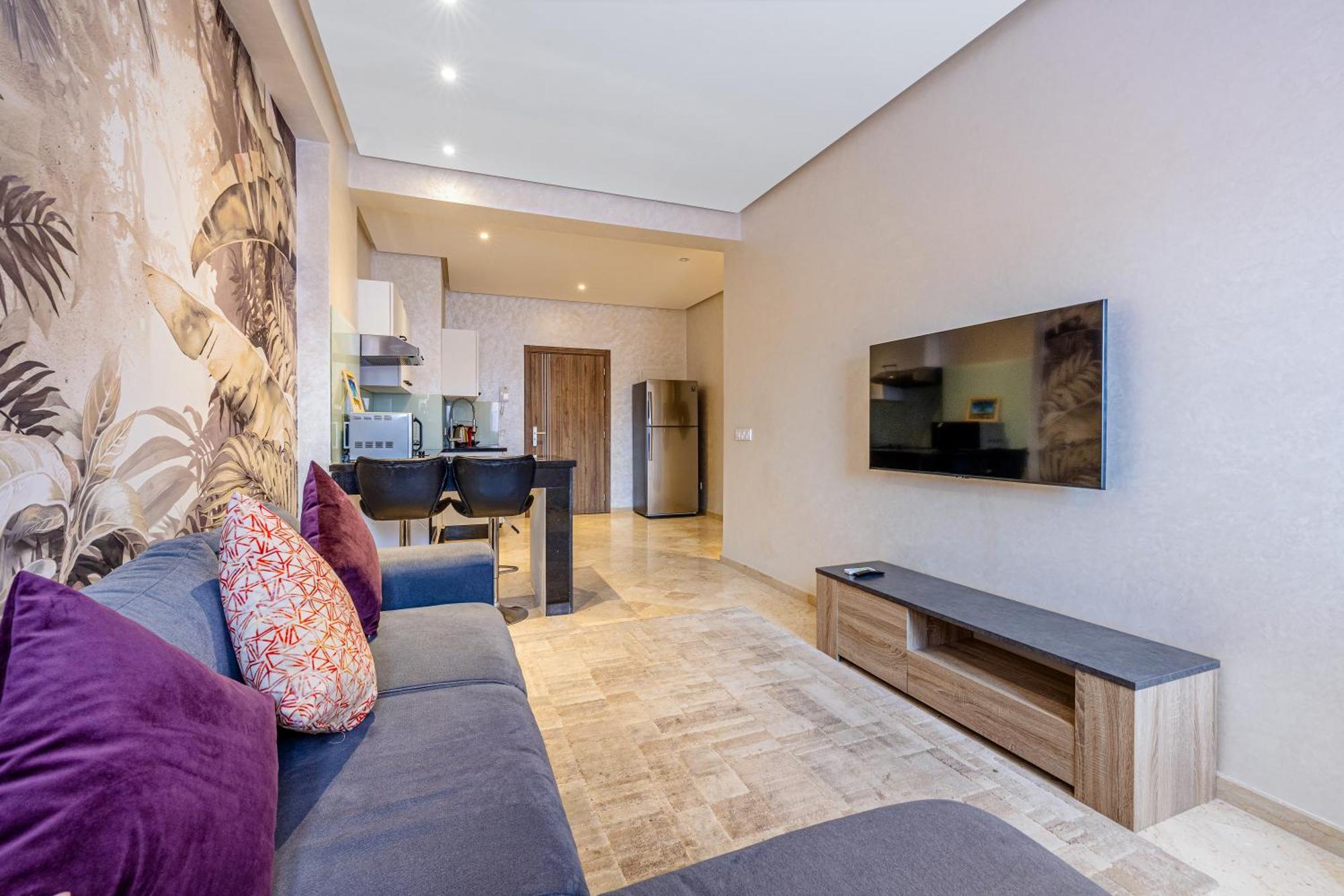 Brand New And Stylish Location Apartment *